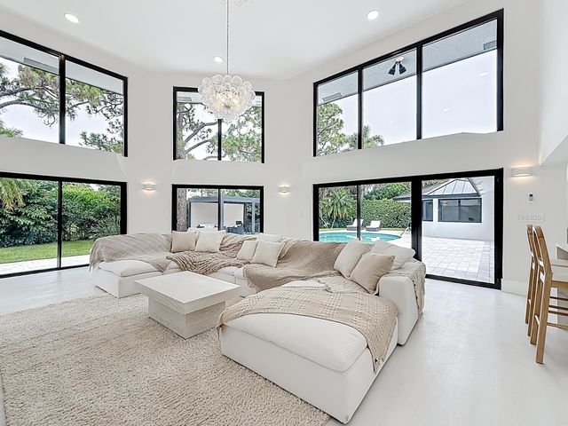 5100 Pineview Circle, Delray Beach, FL 33445