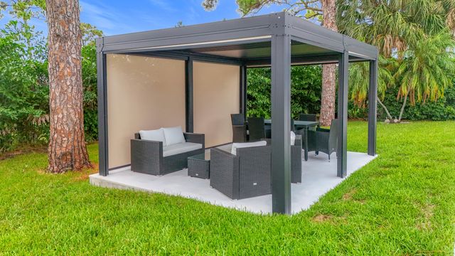5100 Pineview Circle, Delray Beach, FL 33445