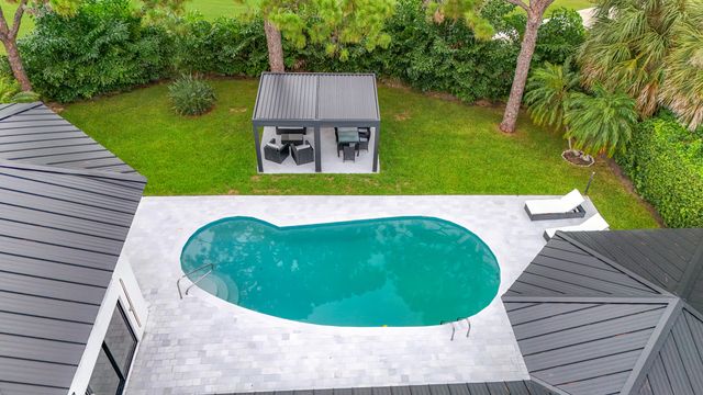 5100 Pineview Circle, Delray Beach, FL 33445