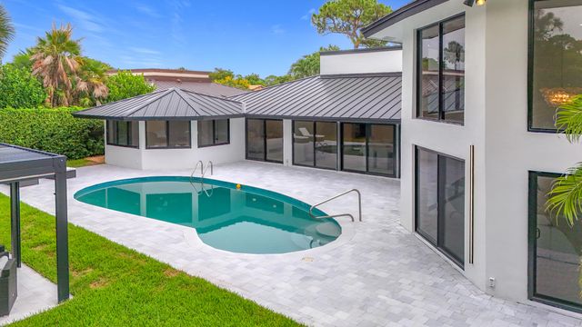 5100 Pineview Circle, Delray Beach, FL 33445