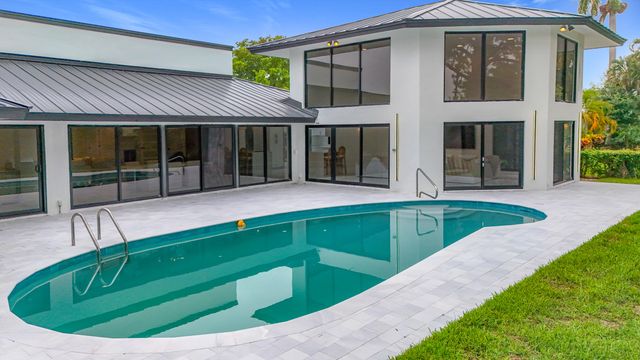 5100 Pineview Circle, Delray Beach, FL 33445