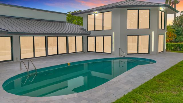 5100 Pineview Circle, Delray Beach, FL 33445