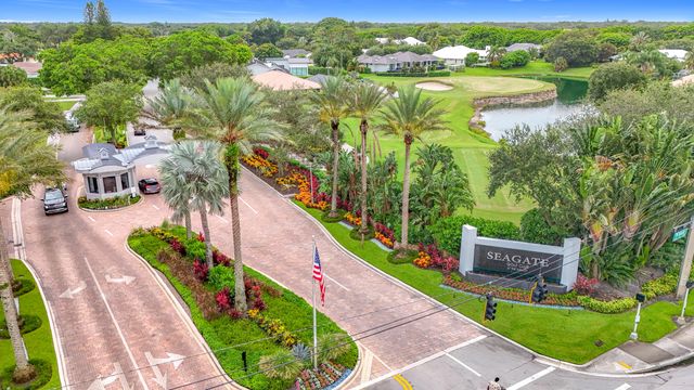 5100 Pineview Circle, Delray Beach, FL 33445