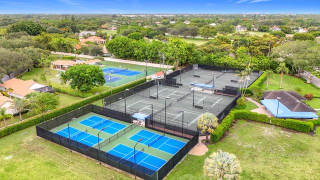 5100 Pineview Circle, Delray Beach, FL 33445
