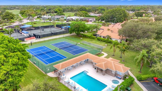 5100 Pineview Circle, Delray Beach, FL 33445