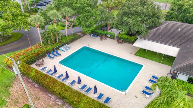 5100 Pineview Circle, Delray Beach, FL 33445