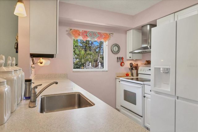 2213 19TH AVENUE W, Bradenton, FL 34205