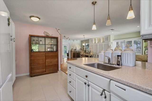 2213 19TH AVENUE W, Bradenton, FL 34205