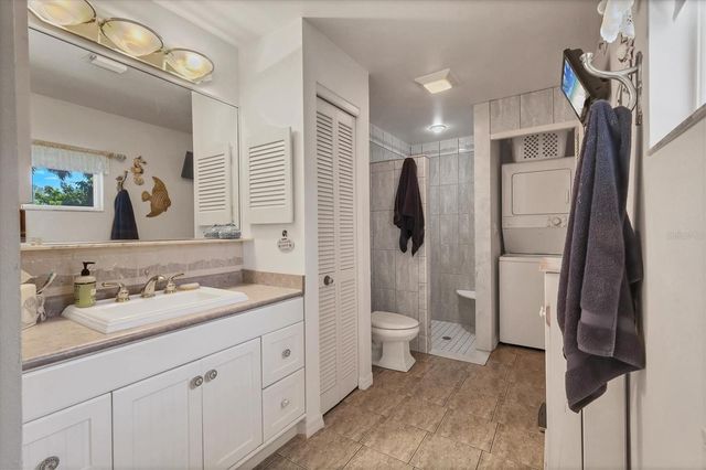 2213 19TH AVENUE W, Bradenton, FL 34205