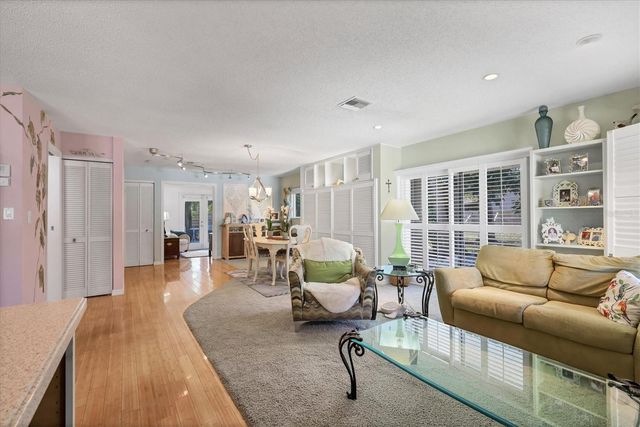 2213 19TH AVENUE W, Bradenton, FL 34205