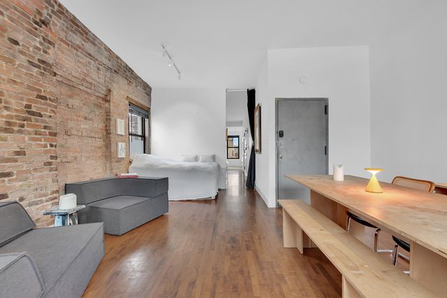 305 E 4th St Apt 5, New York City, NY 10009