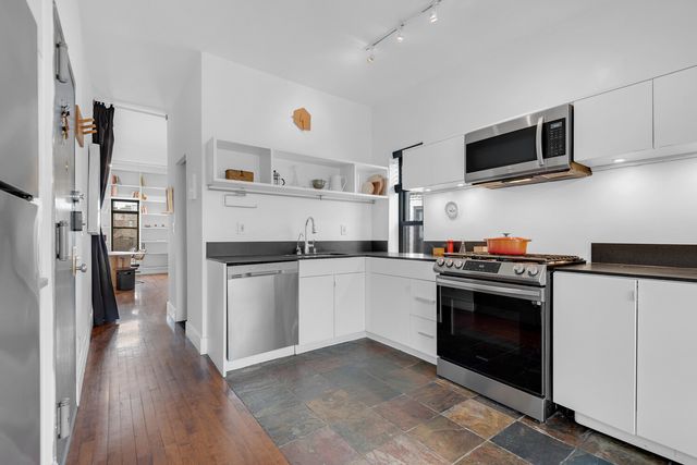 305 E 4th St Apt 5, New York City, NY 10009