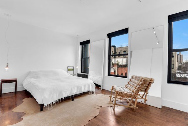 305 E 4th St Apt 5, New York City, NY 10009