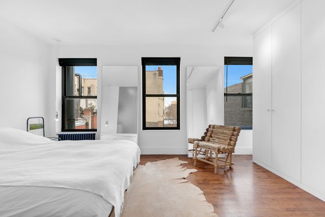 305 E 4th St Apt 5, New York City, NY 10009