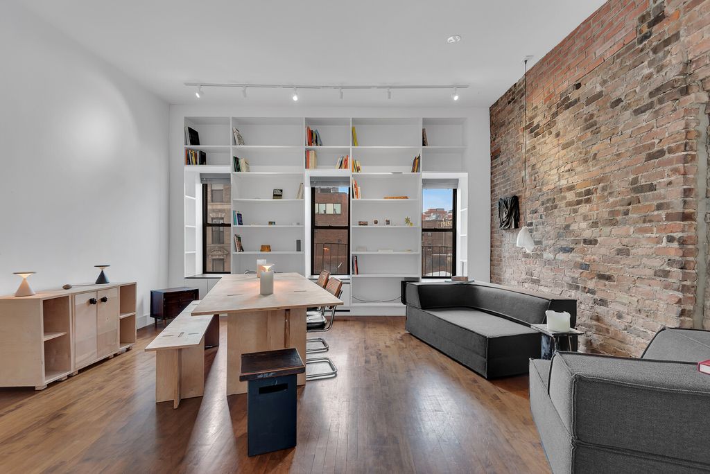 305 E 4th St Apt 5, New York City, NY 10009