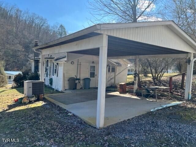 680 Left Poor Valley Road, Pennington Gap, VA 24277
