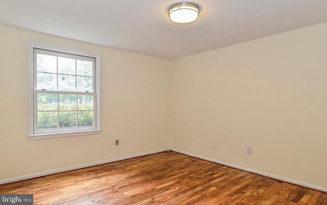 9531 OLD CREEK DR, Fairfax, VA 22032
