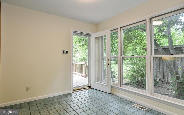 9531 OLD CREEK DR, Fairfax, VA 22032