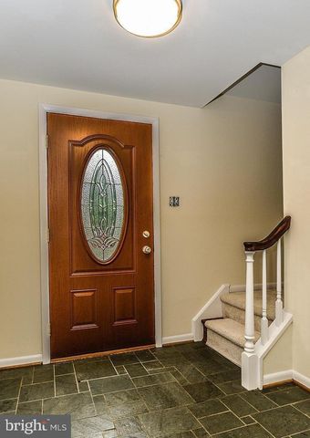 9531 OLD CREEK DR, Fairfax, VA 22032
