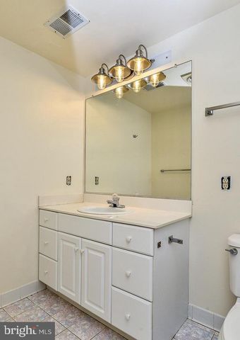 9531 OLD CREEK DR, Fairfax, VA 22032