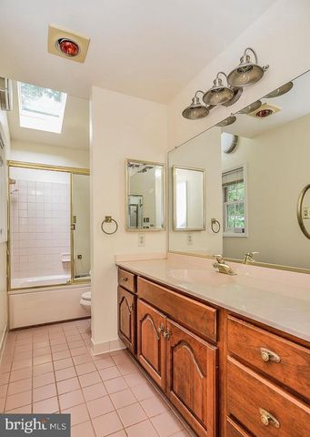 9531 OLD CREEK DR, Fairfax, VA 22032