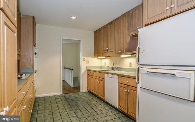 9531 OLD CREEK DR, Fairfax, VA 22032