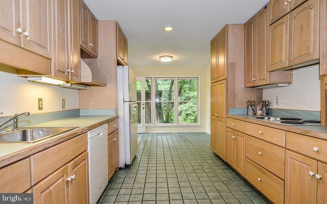 9531 OLD CREEK DR, Fairfax, VA 22032
