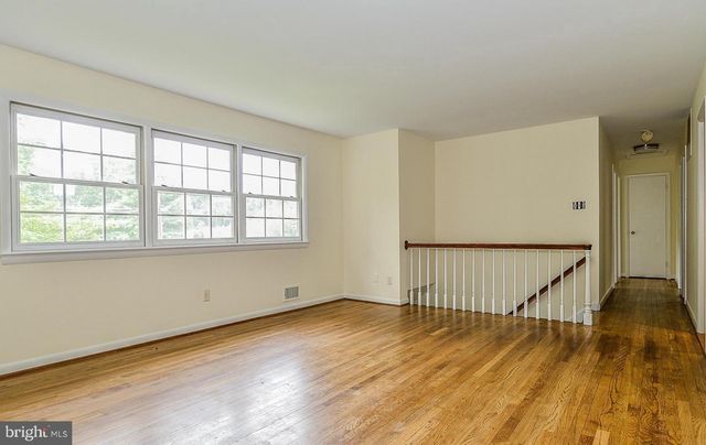 9531 OLD CREEK DR, Fairfax, VA 22032
