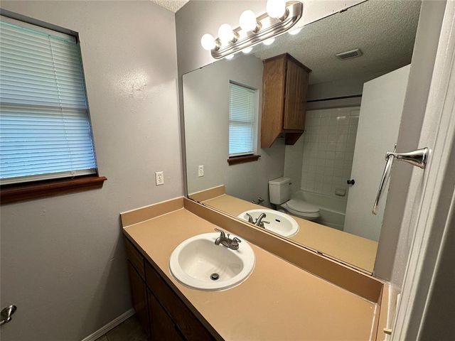 3628 Peregrine Drive, Norman, OK 73072