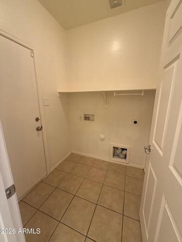 8858 W HILTON Avenue, Tolleson, AZ 85353