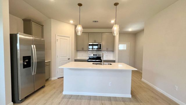 212 Rock Springs DR, Marble Falls, TX 78654