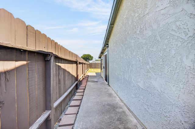 2300 Covered Wagon Cir, Elverta, CA 95626