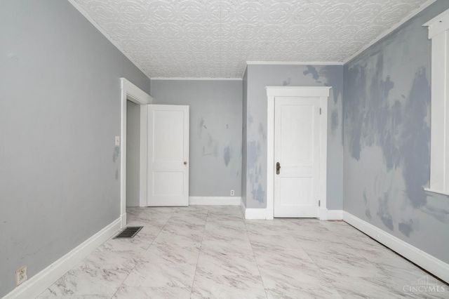2693 Montana Avenue, Cincinnati, OH 45211