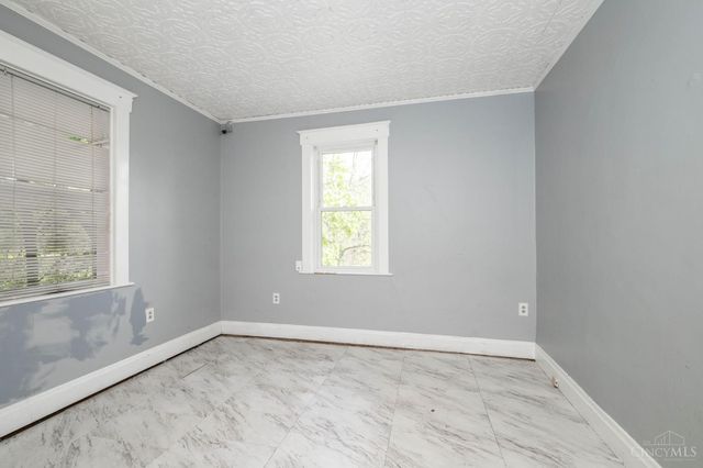 2693 Montana Avenue, Cincinnati, OH 45211