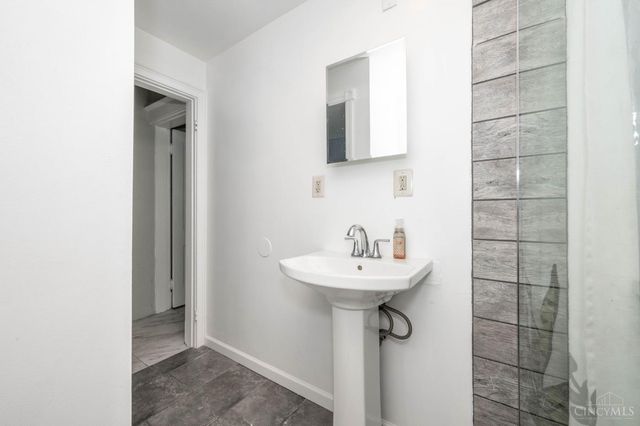 2693 Montana Avenue, Cincinnati, OH 45211
