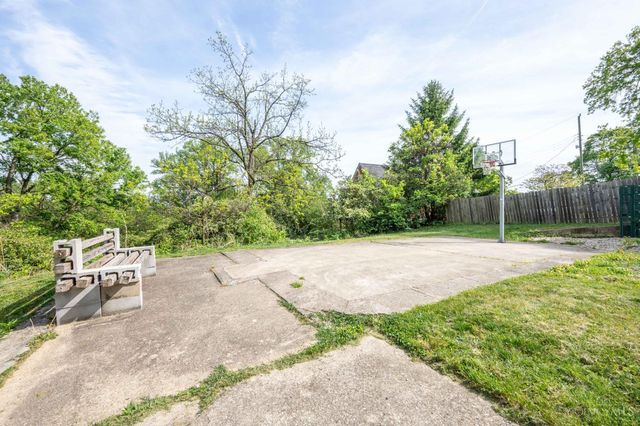 2693 Montana Avenue, Cincinnati, OH 45211