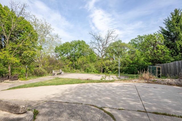 2693 Montana Avenue, Cincinnati, OH 45211