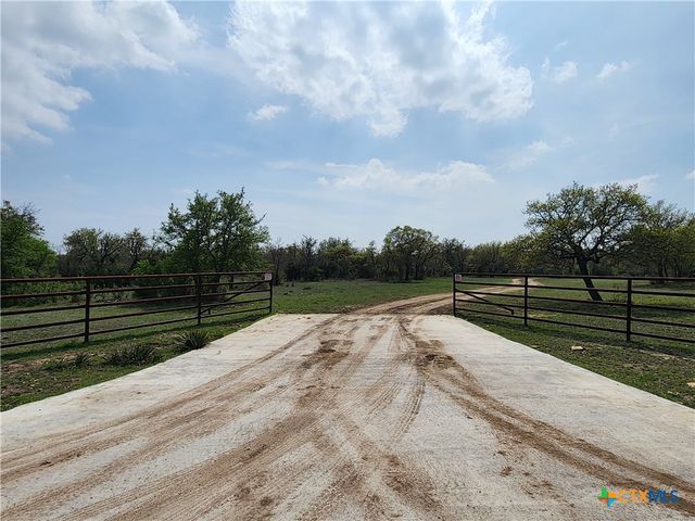 212 Oak Glen Lane, Briggs, TX 78608