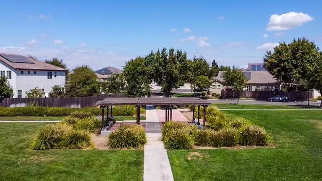 1149 Bellflower Way, Los Banos, CA 93635