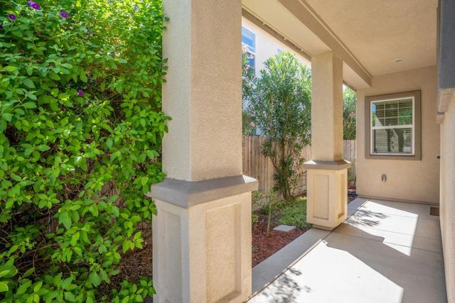 1149 Bellflower Way, Los Banos, CA 93635