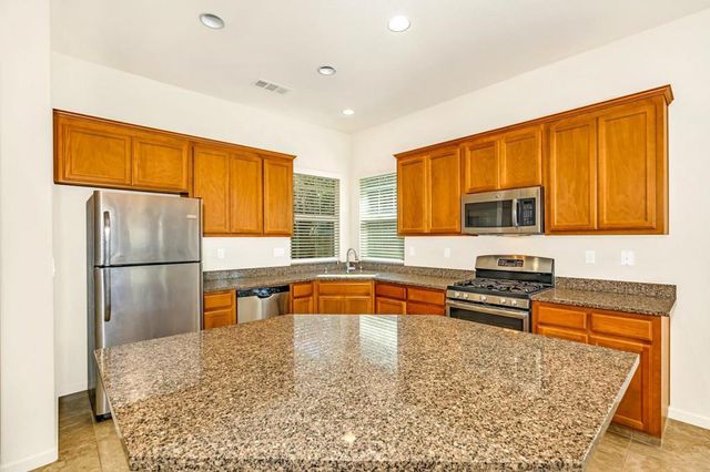 1149 Bellflower Way, Los Banos, CA 93635