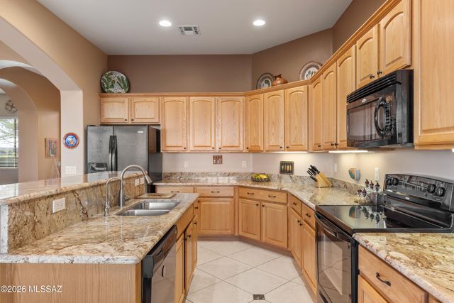 5835 S Atascosa Peak Drive, Green Valley, AZ 85622