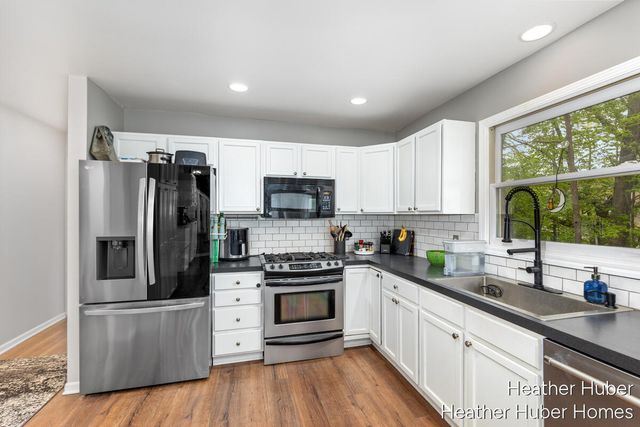 5196 S Oakvale Court, Wyoming, MI 49519