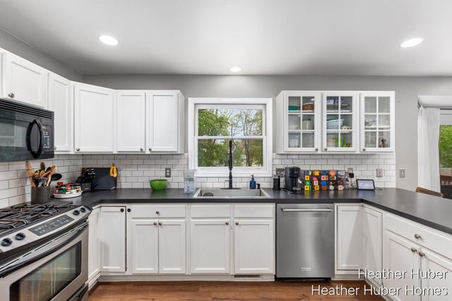 5196 S Oakvale Court, Wyoming, MI 49519