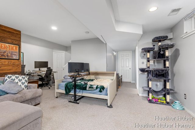 5196 S Oakvale Court, Wyoming, MI 49519
