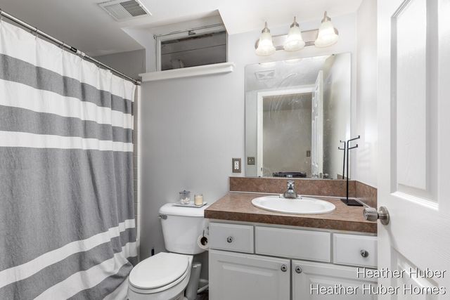5196 S Oakvale Court, Wyoming, MI 49519