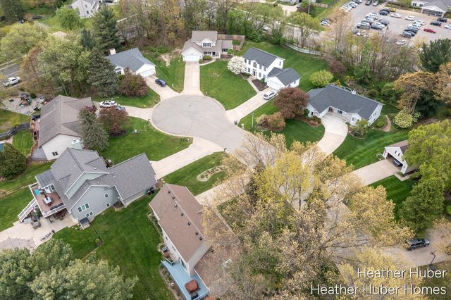 5196 S Oakvale Court, Wyoming, MI 49519