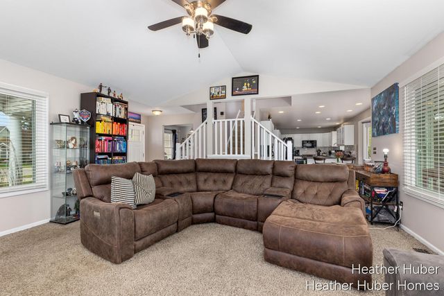 5196 S Oakvale Court, Wyoming, MI 49519