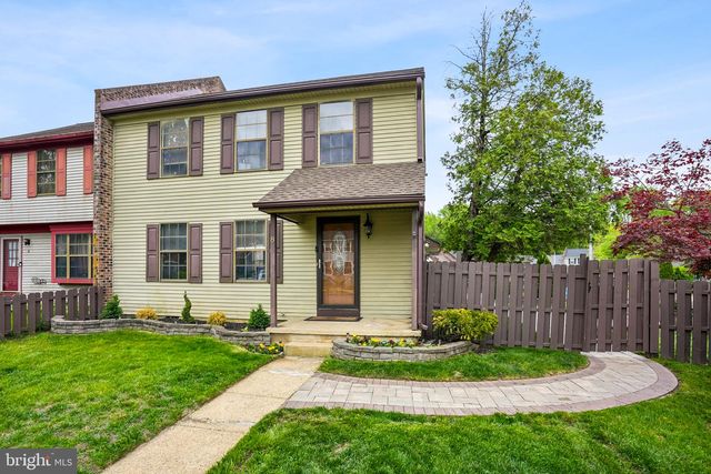 8 OAK FOREST DR, Sicklerville, NJ 08081