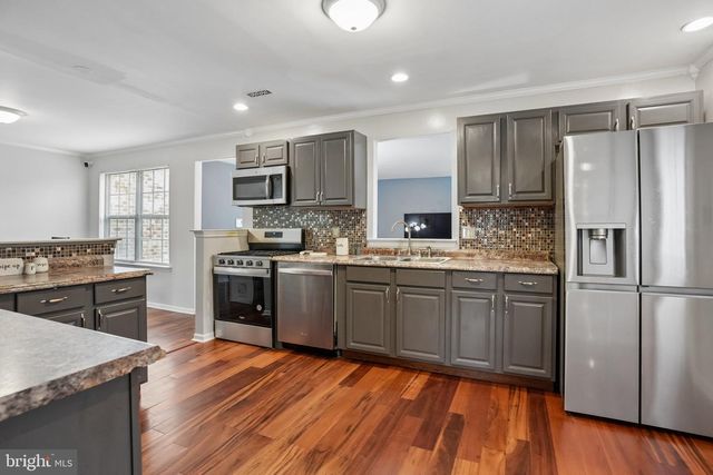 8 OAK FOREST DR, Sicklerville, NJ 08081